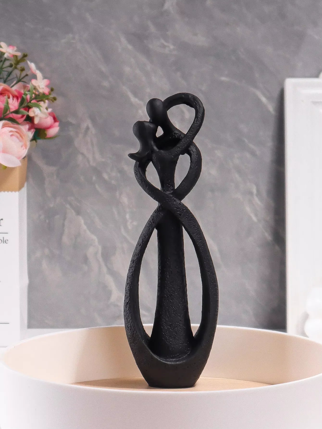 Abstract Couple Embrace Sculpture - Modern Eternal Love Figurine for Home Decor & Anniversary Gift