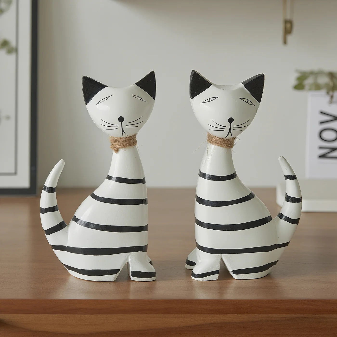 Nordic Striped Kitten Couple Ornaments - Modern Minimalist Wooden-Style Cat Statues & Creative Desktop Animal Figurines Pair