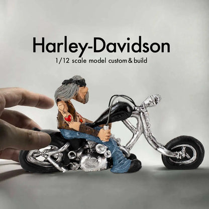 Funny Biker Resin Figurine - Modern Retro Motorcycle Rider Statue & Creative Desktop Ornament for Office, Garage & Men's Gift