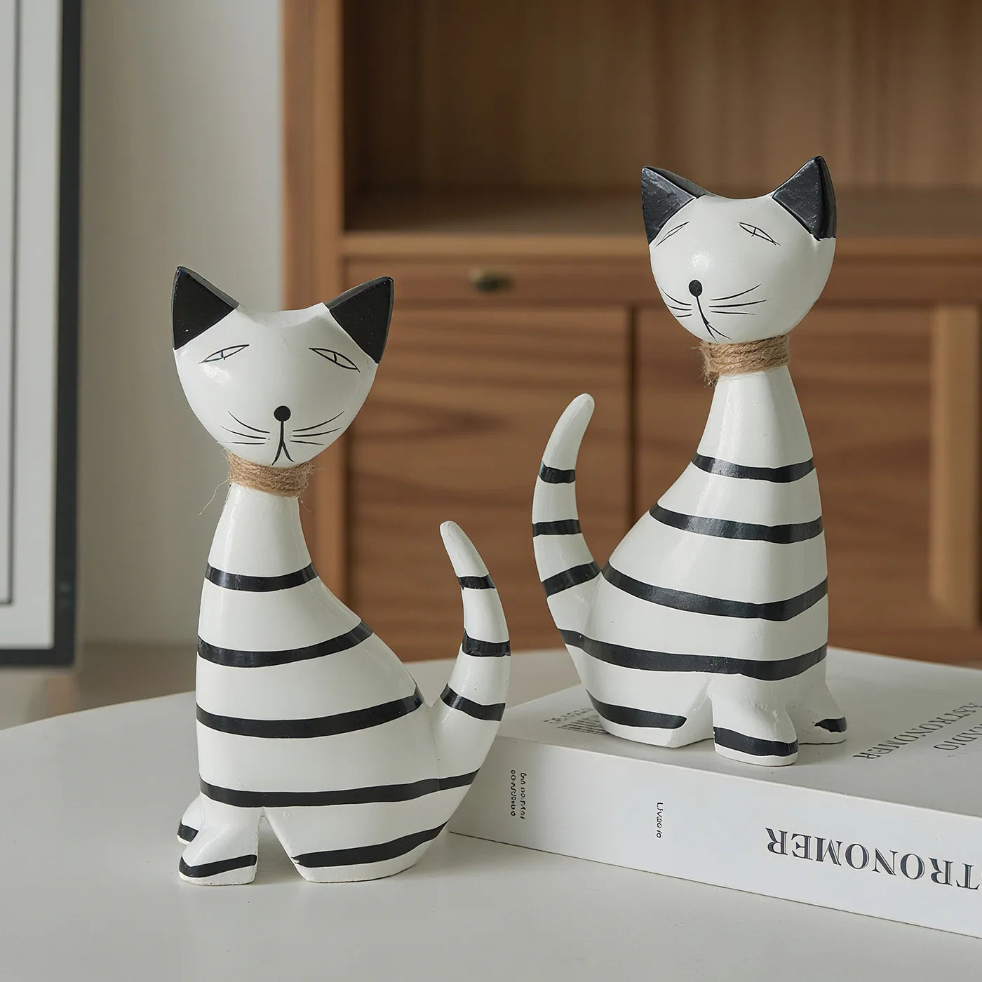 Nordic Striped Kitten Couple Ornaments - Modern Minimalist Wooden-Style Cat Statues & Creative Desktop Animal Figurines Pair