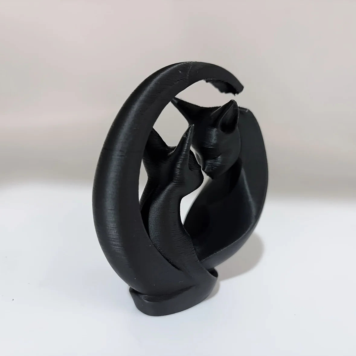 Minimalist Interactive Hugging Cats Statue - Modern Ceramic-Style Silhouette Sculpture for Bedroom Nightstand & Romantic Home Decor