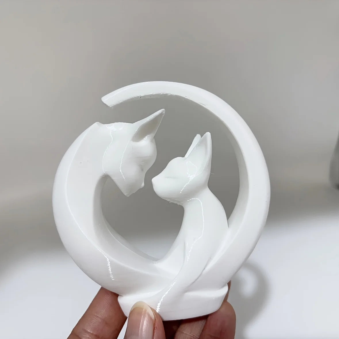 Minimalist Interactive Hugging Cats Statue - Modern Ceramic-Style Silhouette Sculpture for Bedroom Nightstand & Romantic Home Decor