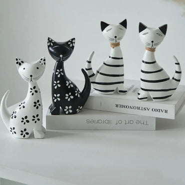 Nordic Striped Kitten Couple Ornaments - Modern Minimalist Wooden-Style Cat Statues & Creative Desktop Animal Figurines Pair