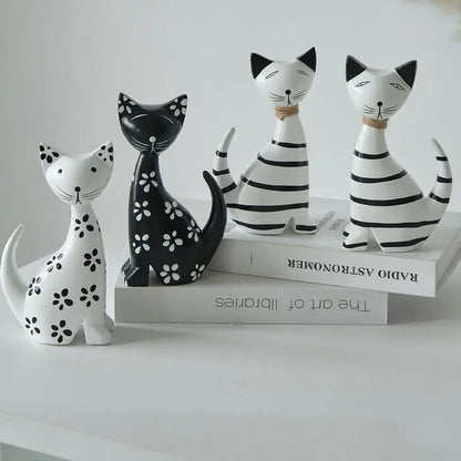 Nordic Striped Kitten Couple Ornaments - Modern Minimalist Wooden-Style Cat Statues & Creative Desktop Animal Figurines Pair